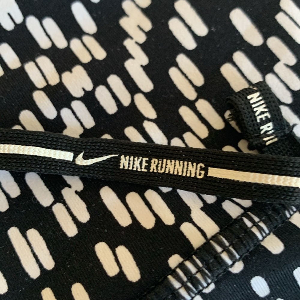 NIKE DRI-FIT WOMENS CAPRI YOGA/LEGGINGS BLACK &‎ WHITE W/MESH ACCENT SIZE SMALL - Picture 8 of 10
